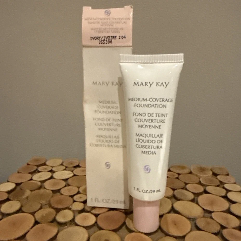 Mary Kay Medium Coverage Foundation Ivory 204‎ Pink Cap NIB #355300